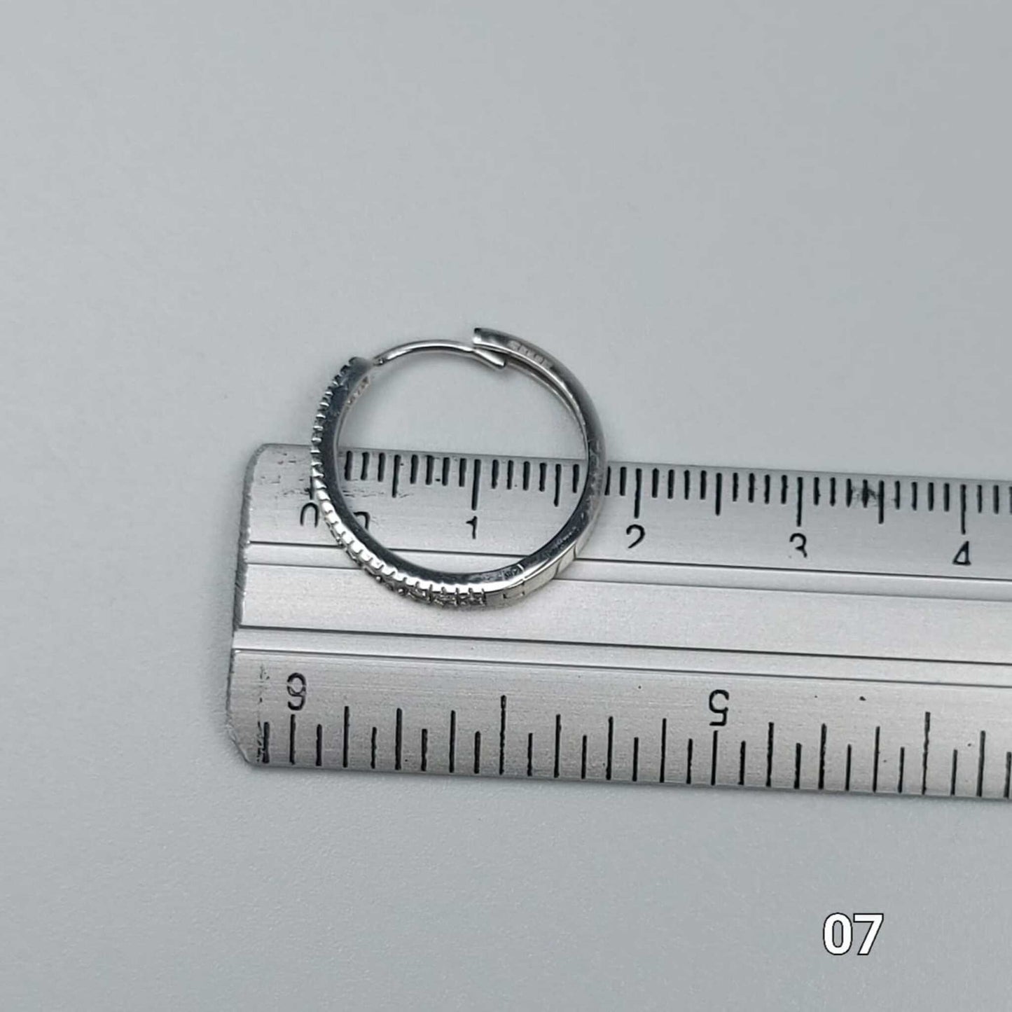 Arracadas Diseño Blanco Mitad Zirconias Oro 10 Kilates