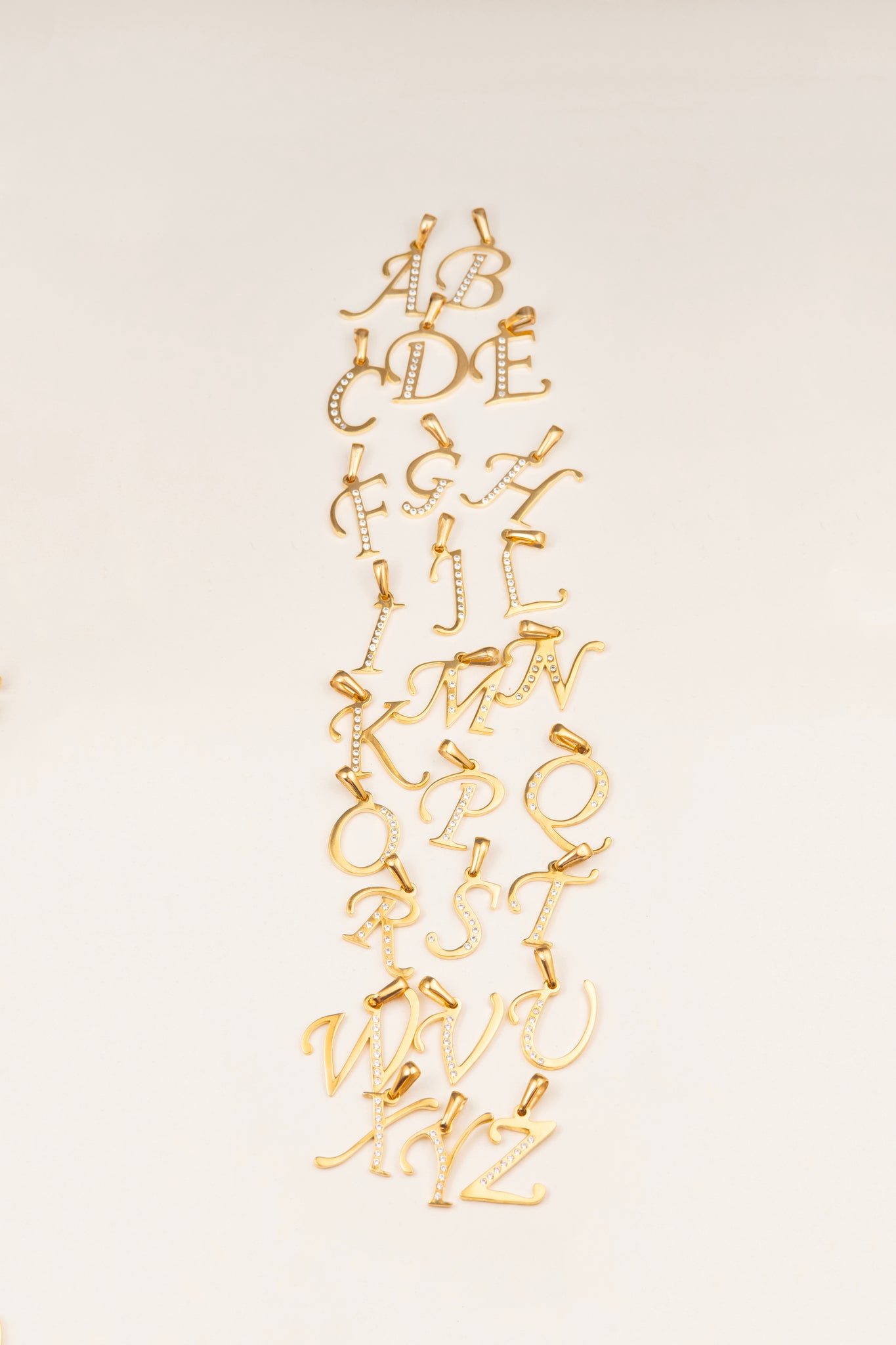 Dije Letra F Oro 10 Kilates con Zirconias