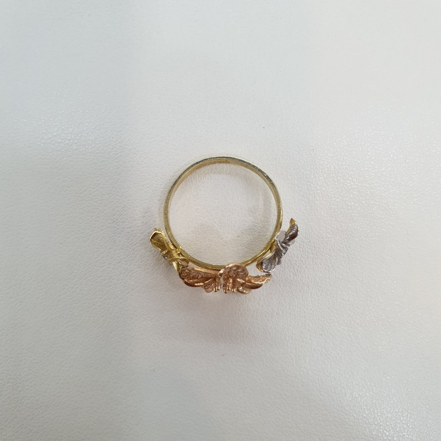 Anillo Tres Flores Oro 10 Kilates