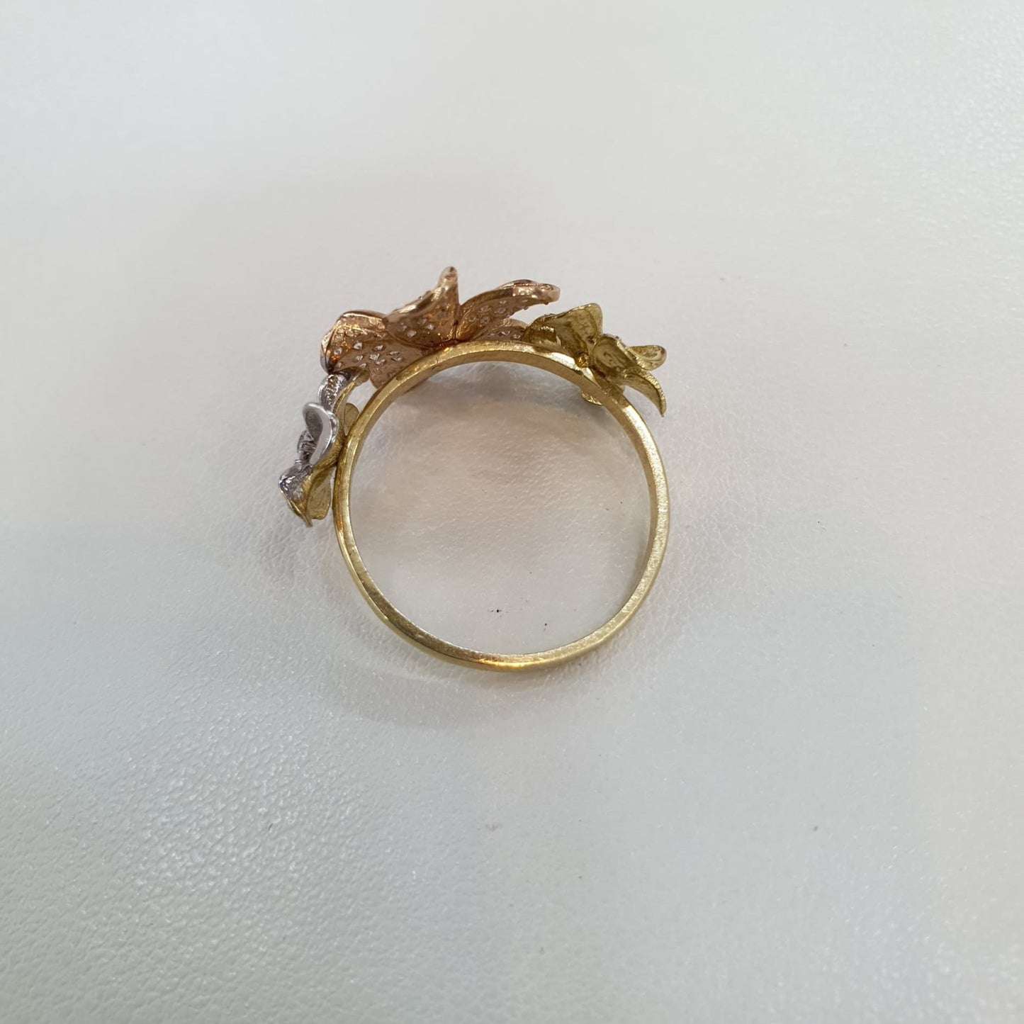 Anillo Tres Flores Oro 10 Kilates